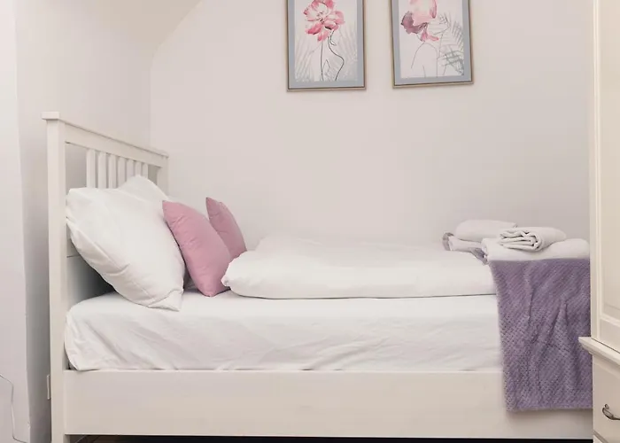 Milky Way Top Floor 2-Bedroom Apartment Air Condition