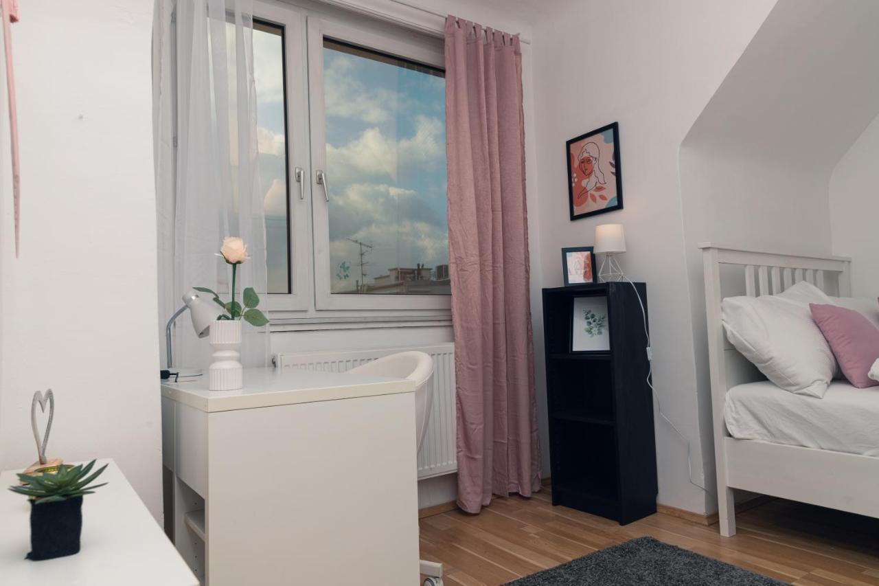 Milky Way Floor 2-bedroom Air Condition Apartment Vienna